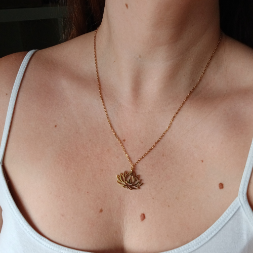 Colar Flor de Lótus - Dourado
