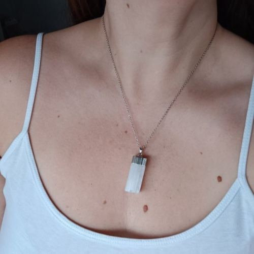 Colar com Pingente Selenite Prateado
