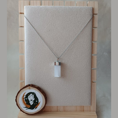 Colar com Pingente Selenite Prateado
