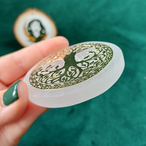 Base de Selenite Pequena com Árvore da Vida (6,5 cm)